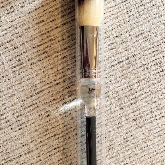 It Cosmetics Blush & Brush $63 Value New U… - Picture 5 of 9